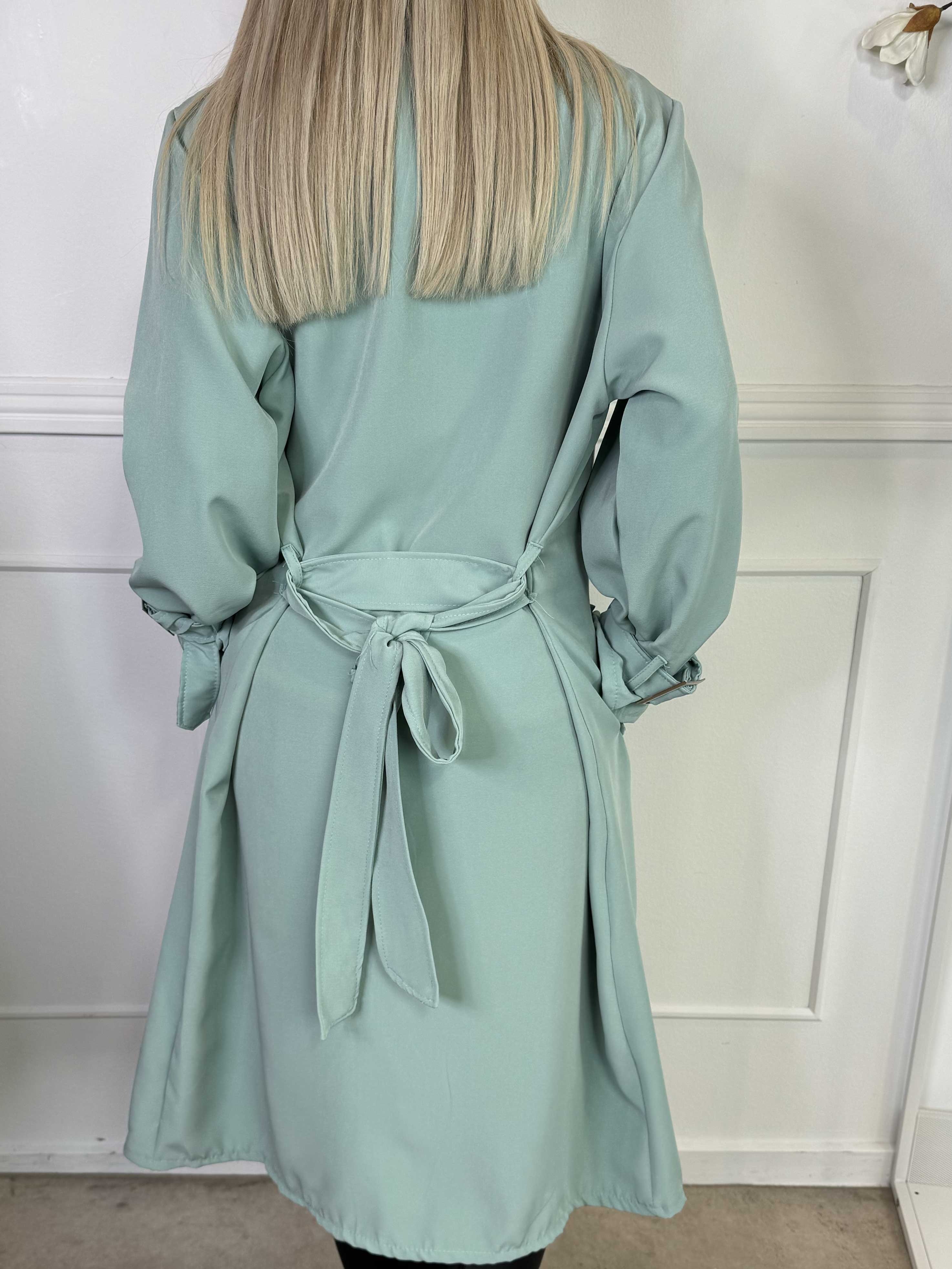 Sharpay - Lätt trenchcoat med knytskärp